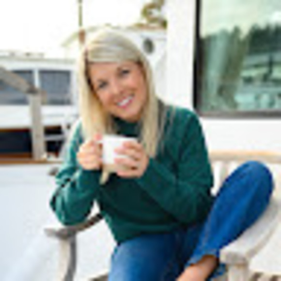 Meet your Posher, Jennifer - Picture 1 of 1